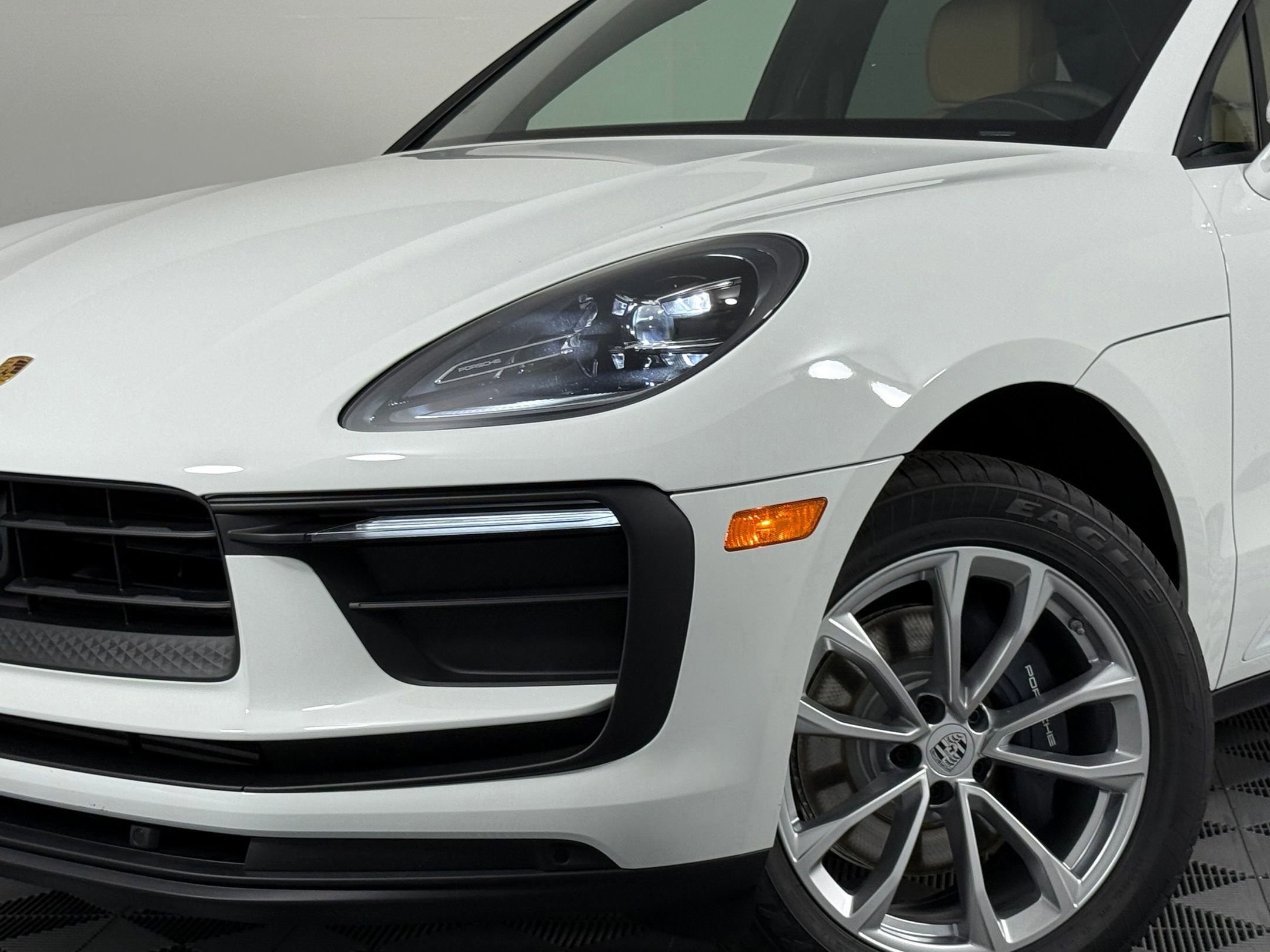 Certified 2026 Porsche Macan AWD/4WD image 11