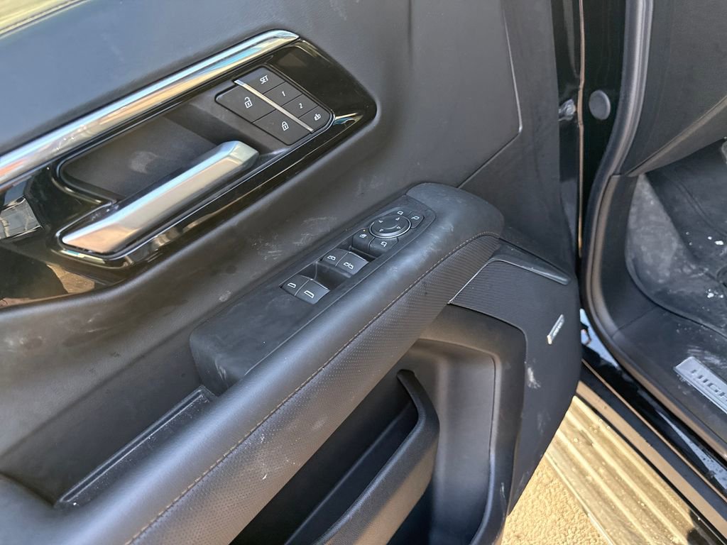 Used 2025 Chevrolet Suburban High Country image 14