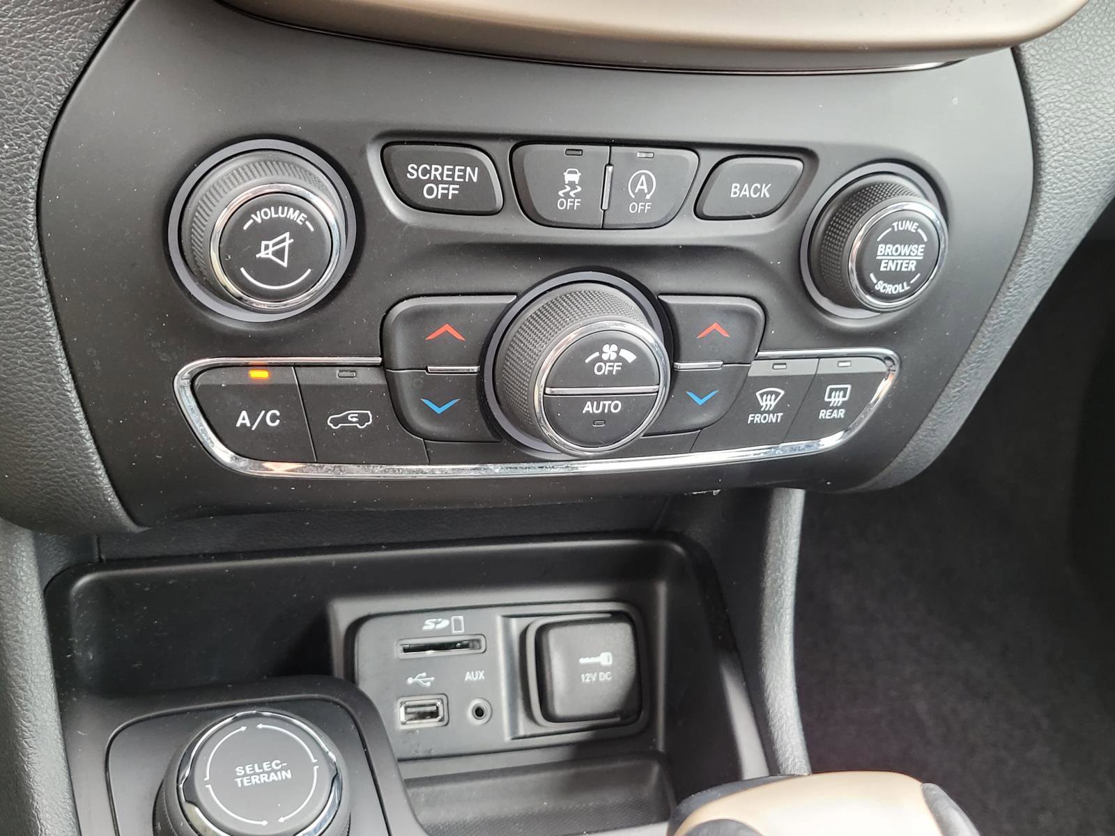 Used 2016 Jeep Cherokee Limited image 15