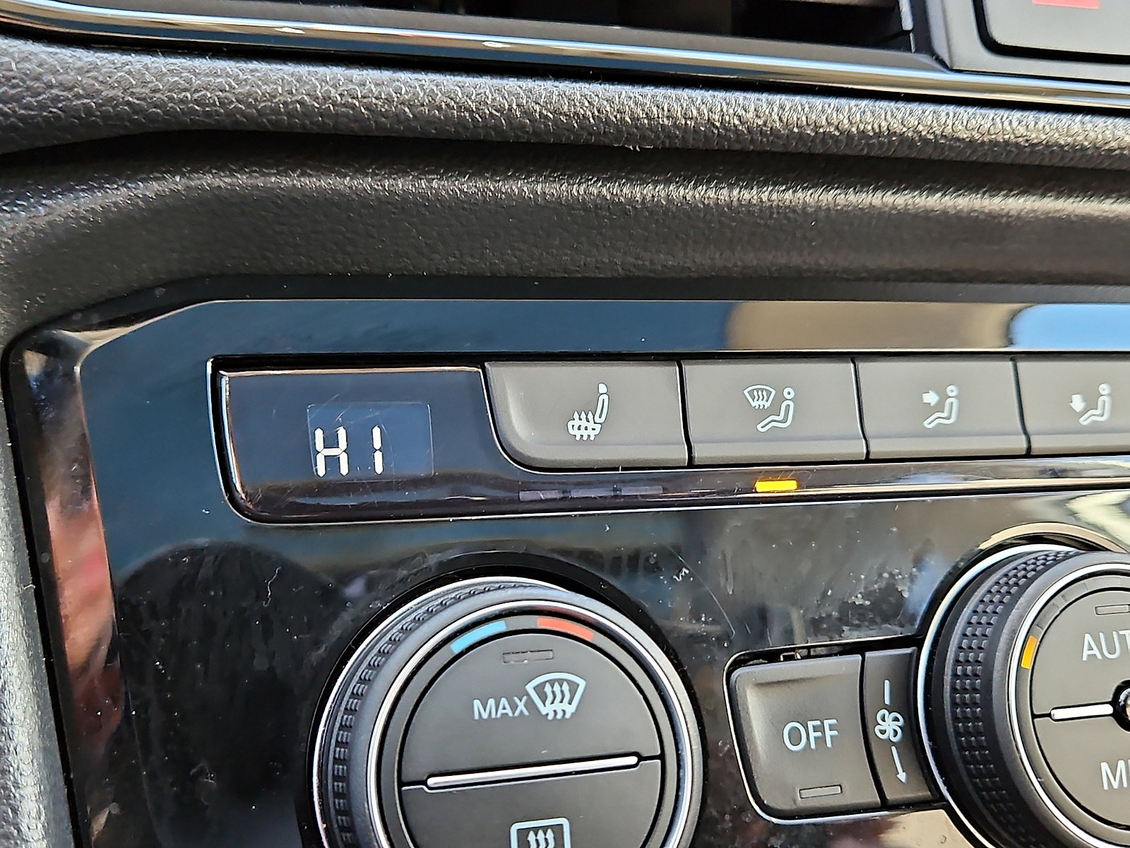 Certified 2024 Volkswagen Taos SE image 20