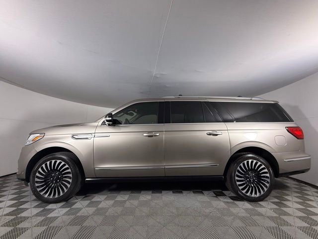 Used 2020 Lincoln Navigator L Reserve w/ Luxury Package AWD/4WD image 3