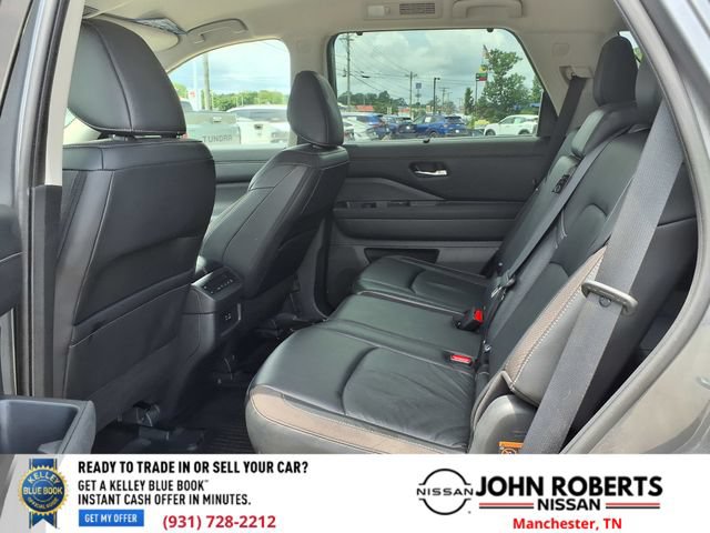 Used 2023 Nissan Pathfinder SL AWD/4WD image 9