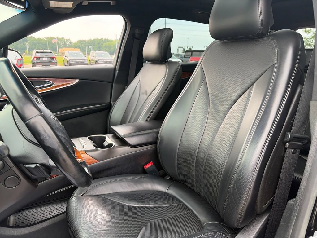 Used 2017 Lincoln MKX Reserve AWD/4WD image 16