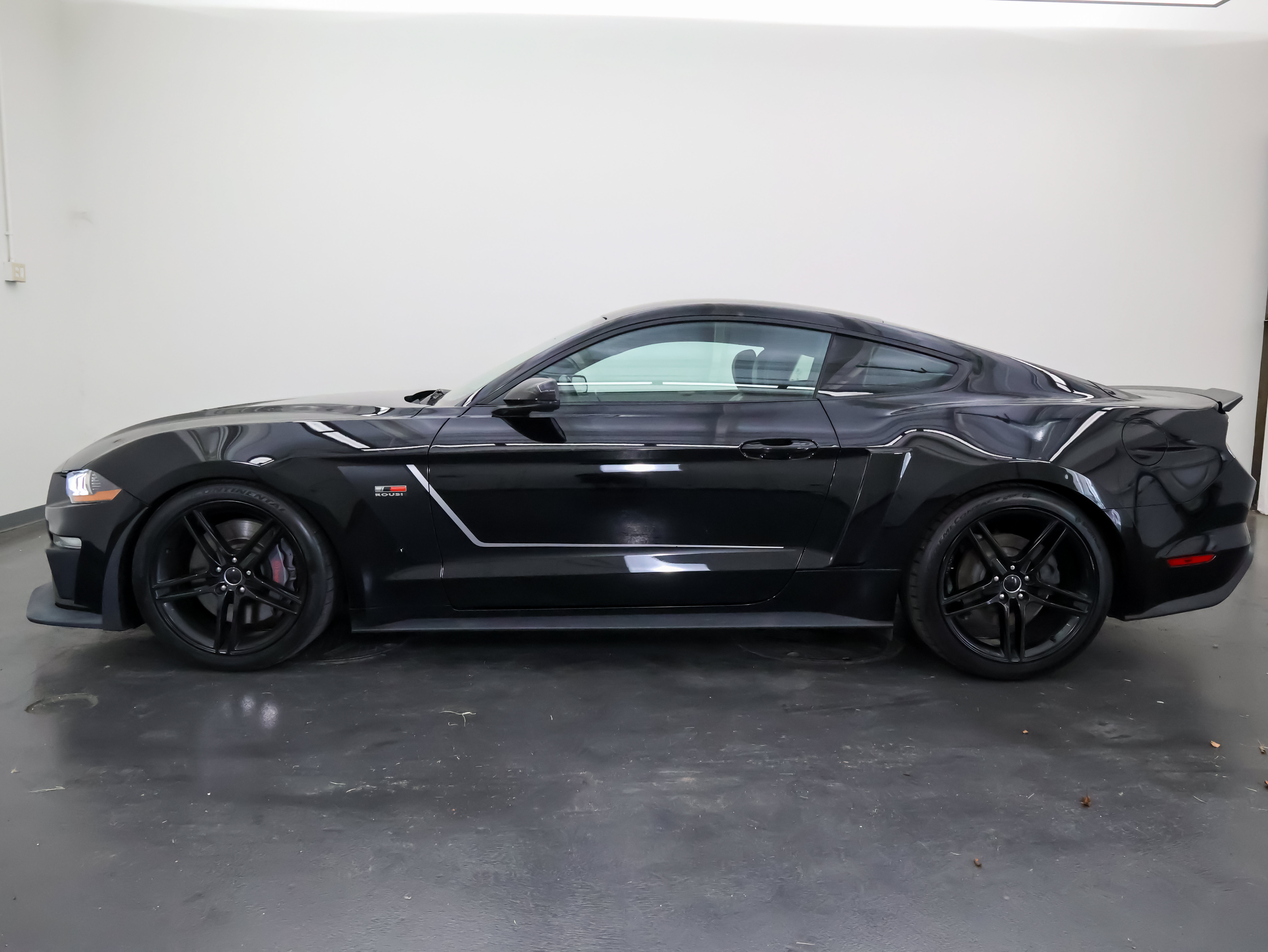 Used 2018 Ford Mustang GT Premium w/ GT Performance Package RWD image 6