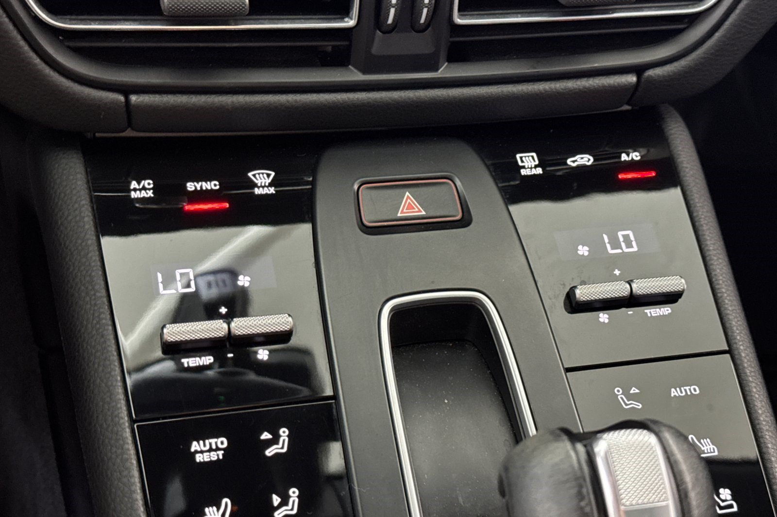 Used 2023 Porsche Macan AWD/4WD image 18