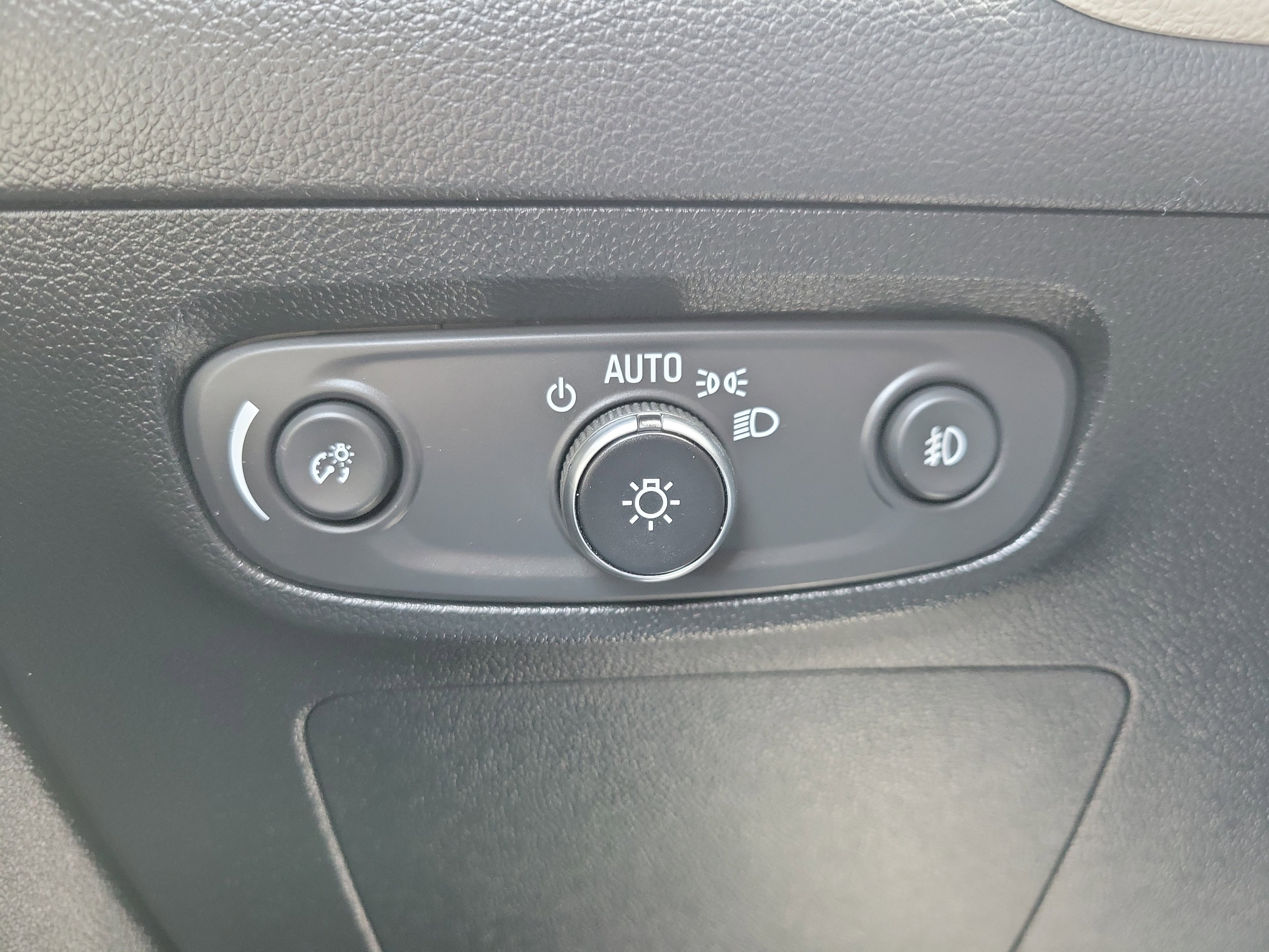 Certified 2021 Buick Encore GX Essence w/ Advanced Technology Package image 27