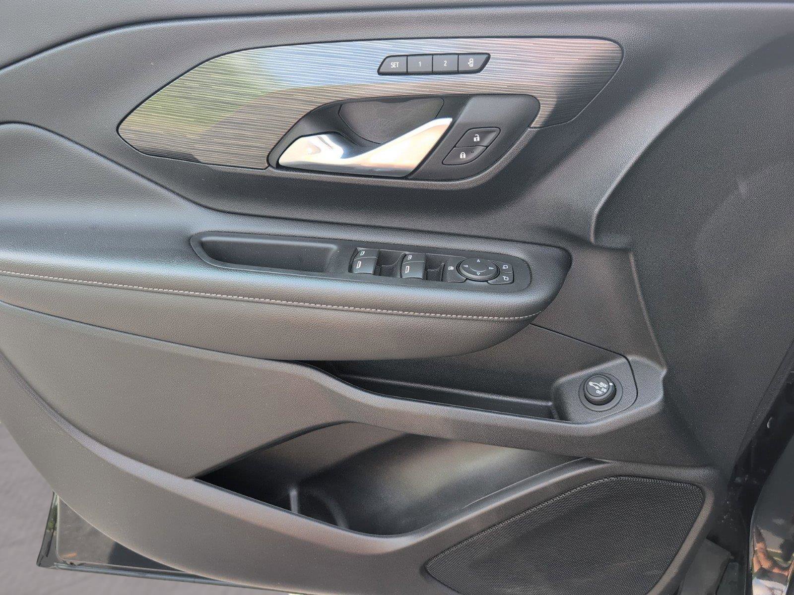 Used 2023 GMC Terrain SLT FWD image 15