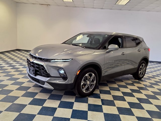 Used 2025 Chevrolet Blazer LT AWD/4WD image 3