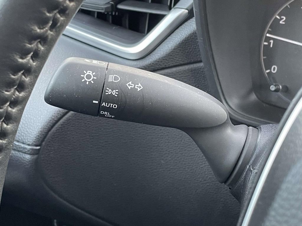 Used 2024 Toyota Corolla Cross SE image 12