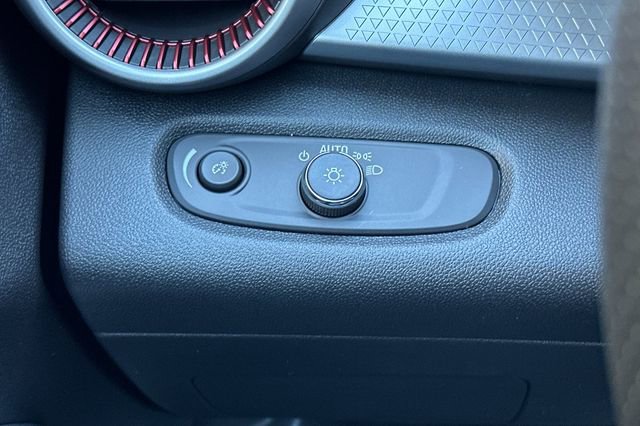 New 2026 Chevrolet Trax RS w/ Sunroof Package image 32