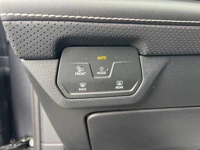 Used 2025 Volkswagen Atlas Cross Sport SE image 10