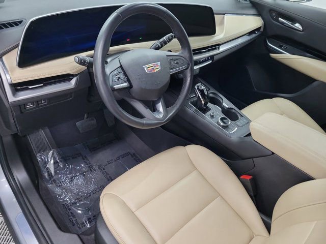 Used 2024 Cadillac XT4 Luxury w/ Cold Weather Package FWD image 20