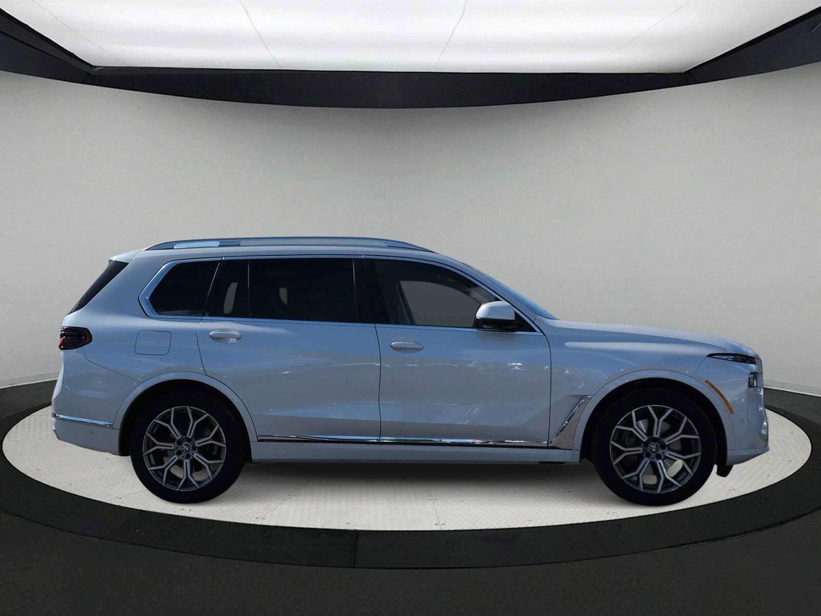 Used 2026 BMW X7 xDrive40i w/ Premium Package AWD/4WD image 9