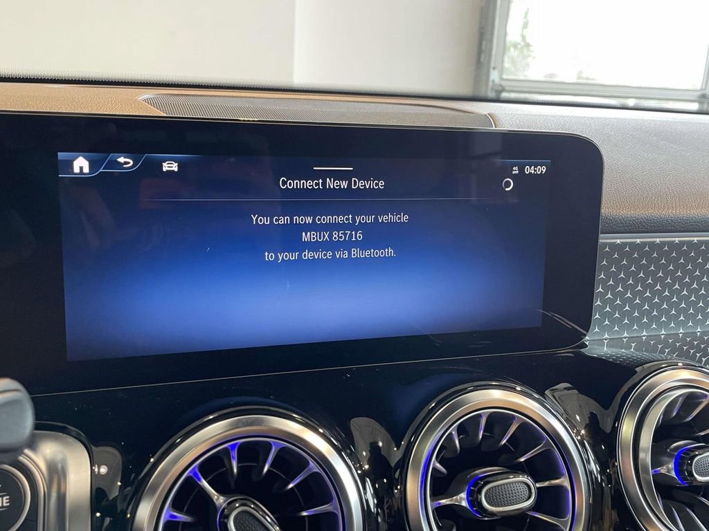 Used 2024 Mercedes-Benz GLB 250 4MATIC image 24