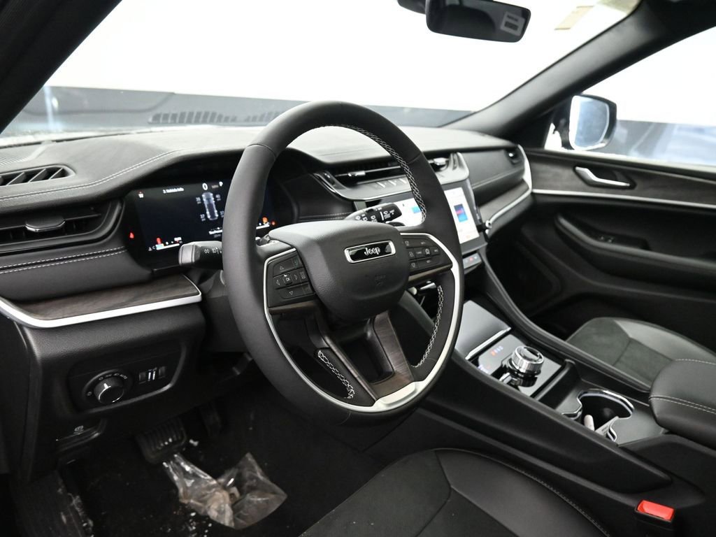 New 2026 Jeep Grand Cherokee Altitude image 15