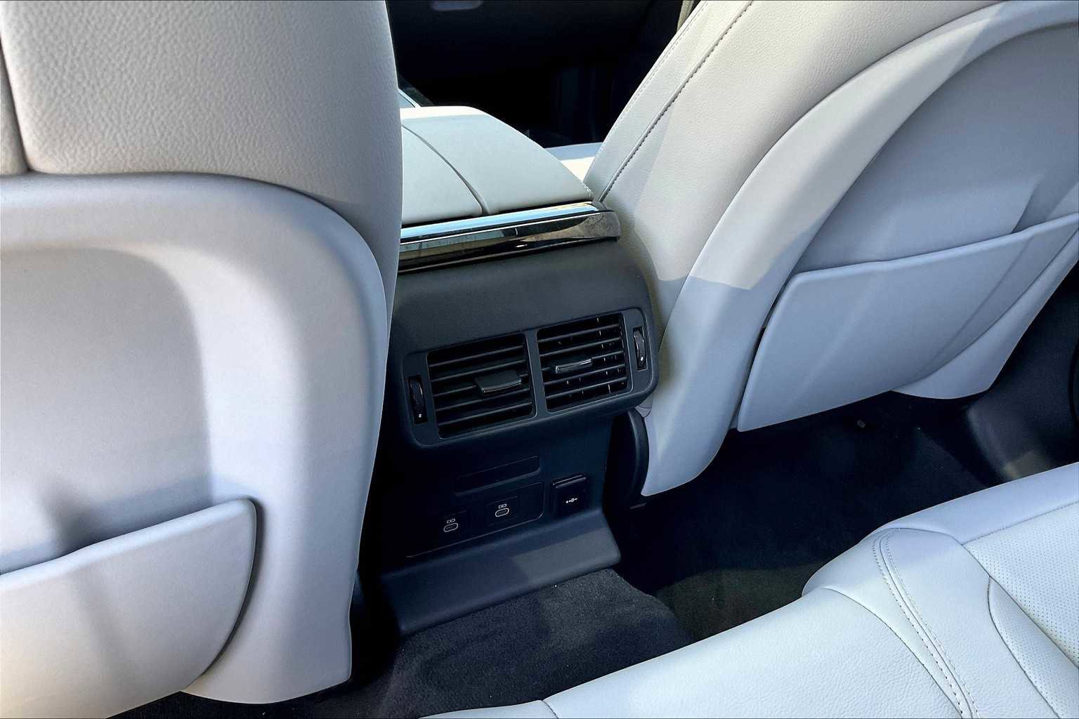 New 2026 Land Rover Range Rover Velar Dynamic SE image 16