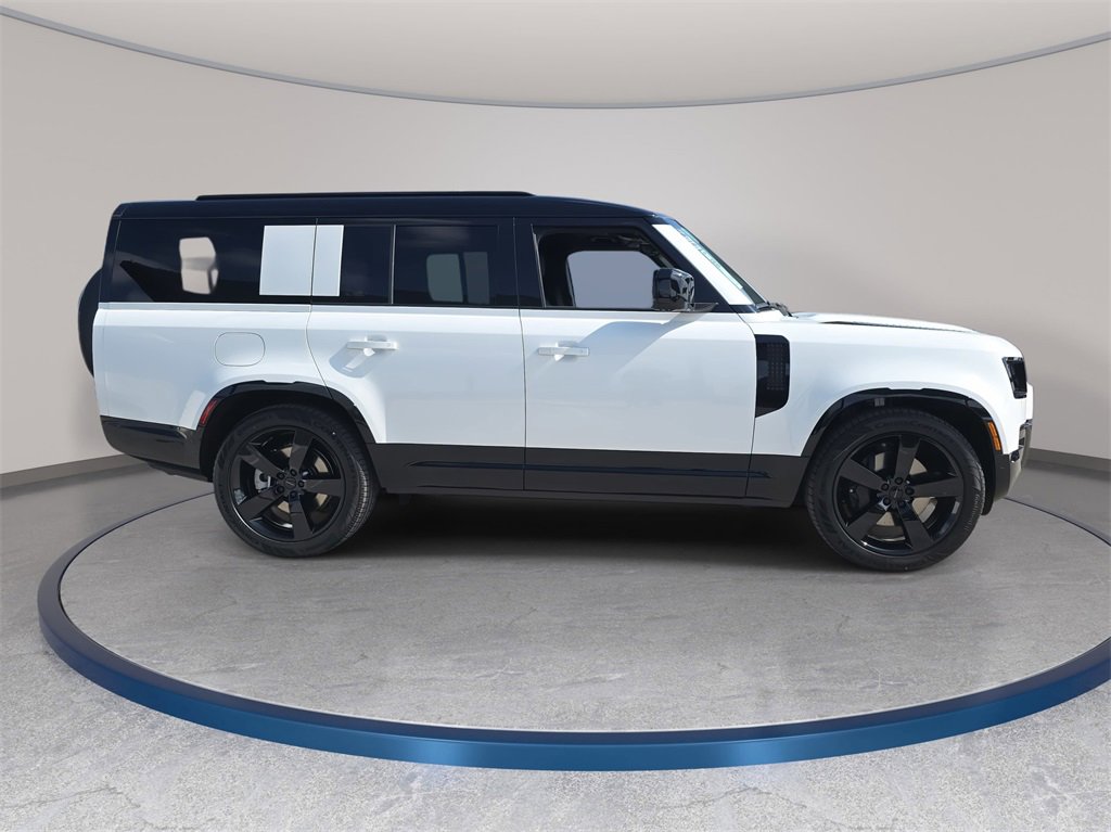 New 2026 Land Rover Defender 130 X-Dynamic SE image 4