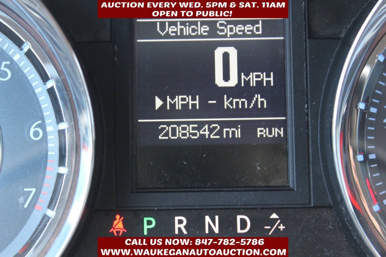 Used 2011 Chrysler Town & Country Touring FWD image 8