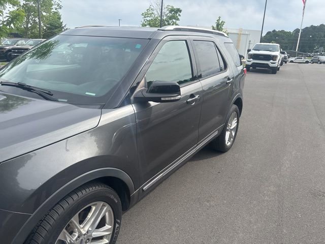 Used 2016 Ford Explorer XLT w/ Equipment Group 202A AWD/4WD image 2