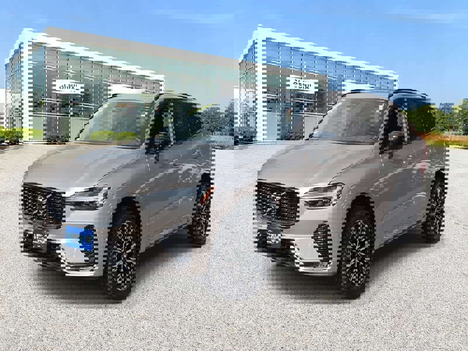 Used 2025 Volvo XC60 B5 Plus image 1