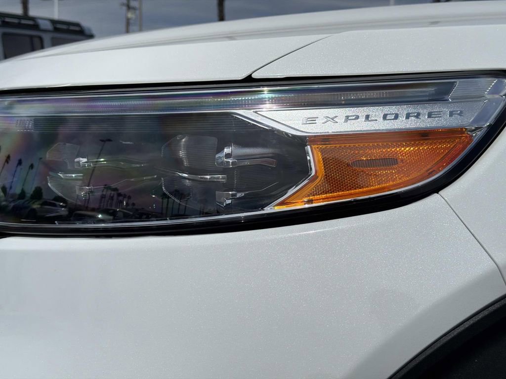 Used 2023 Ford Explorer Limited w/ Limited Technology Package image 9