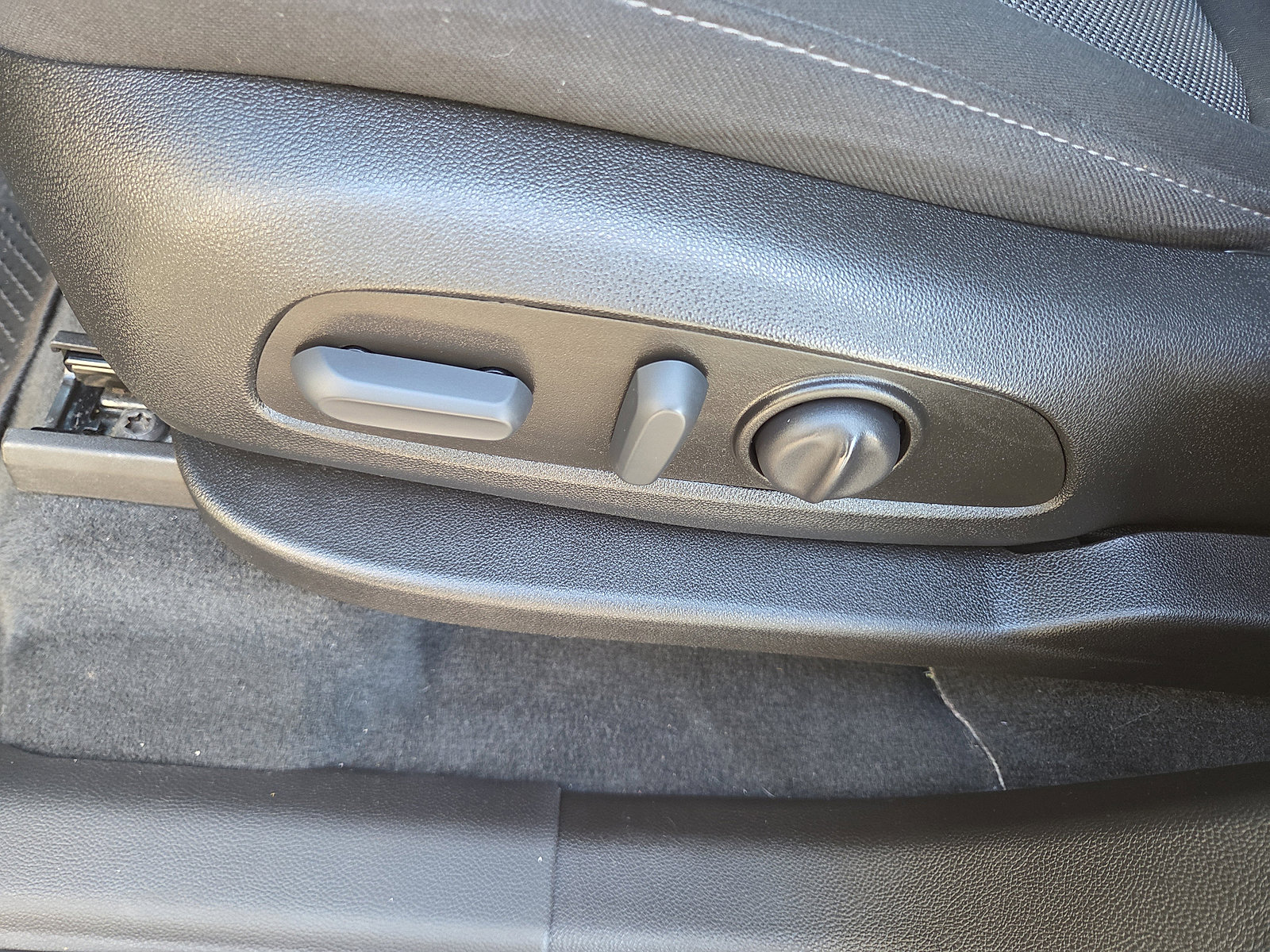 Used 2023 Chevrolet Traverse LT image 35