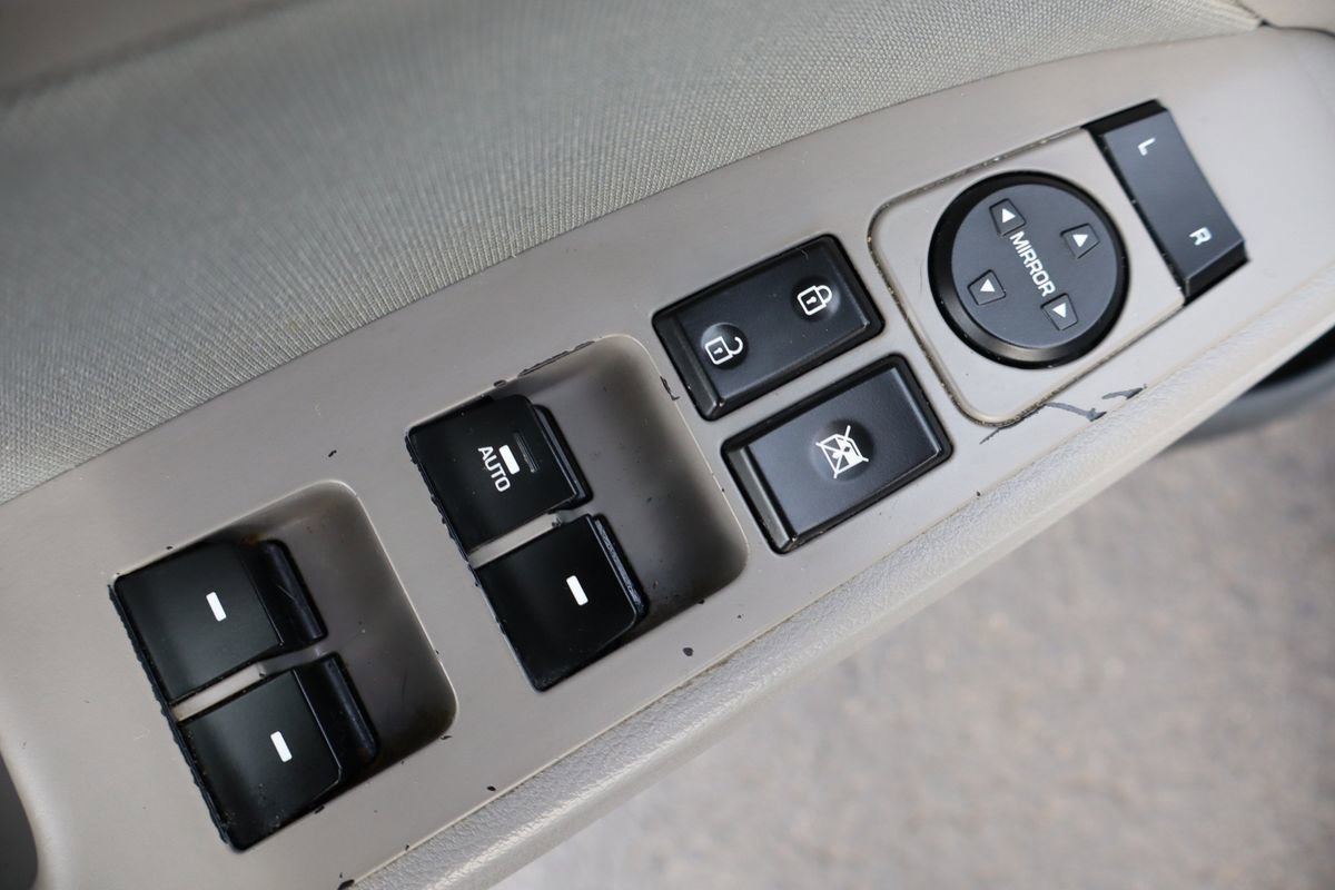 Used 2017 Hyundai Elantra ECO w/ Cargo Package image 27