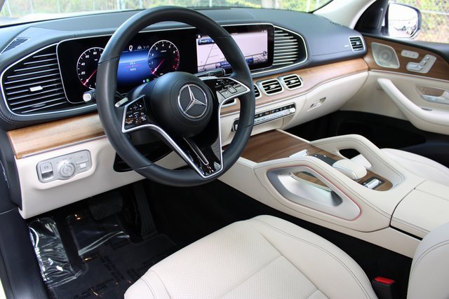 Used 2024 Mercedes-Benz GLS 450 4MATIC image 8