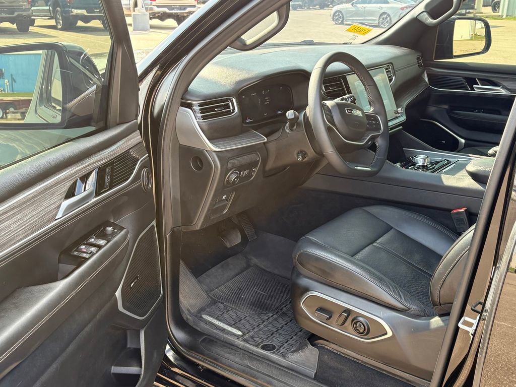 Used 2024 Jeep Wagoneer Series II image 14