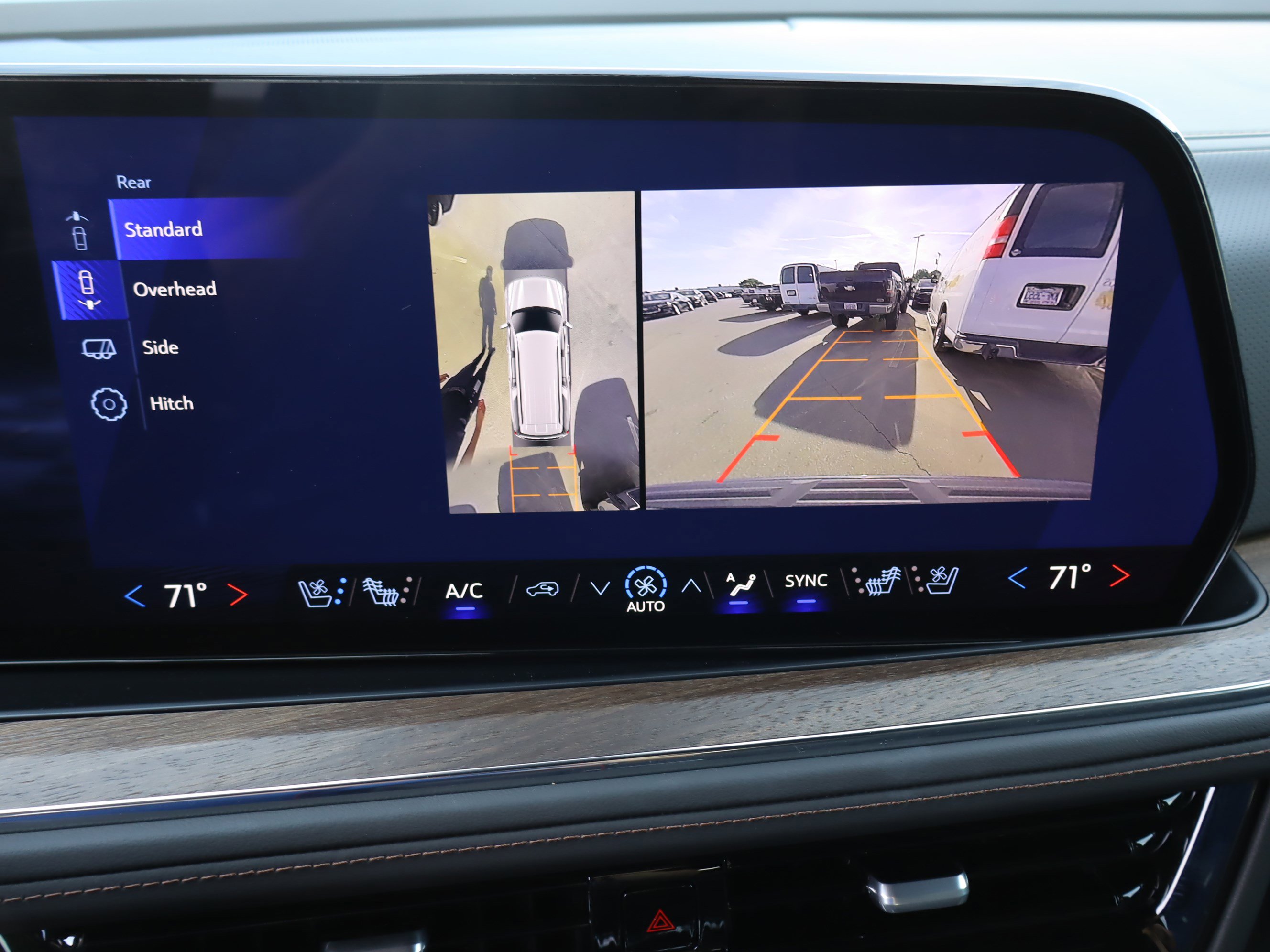 Used 2026 Chevrolet Suburban High Country AWD/4WD image 31