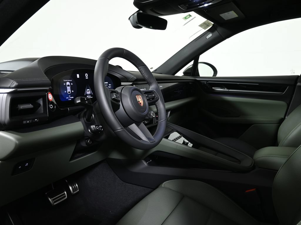 Used 2025 Porsche Macan 4S Electric AWD/4WD image 4