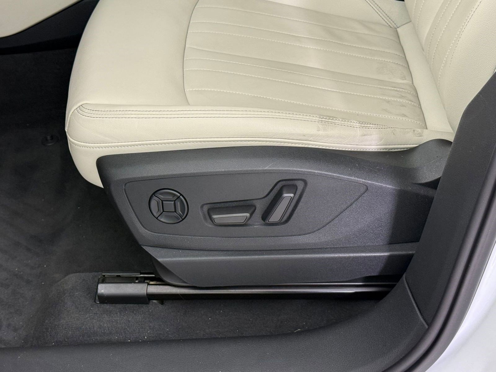 Used 2022 Audi e-tron Premium w/ Interior Protection Package image 14