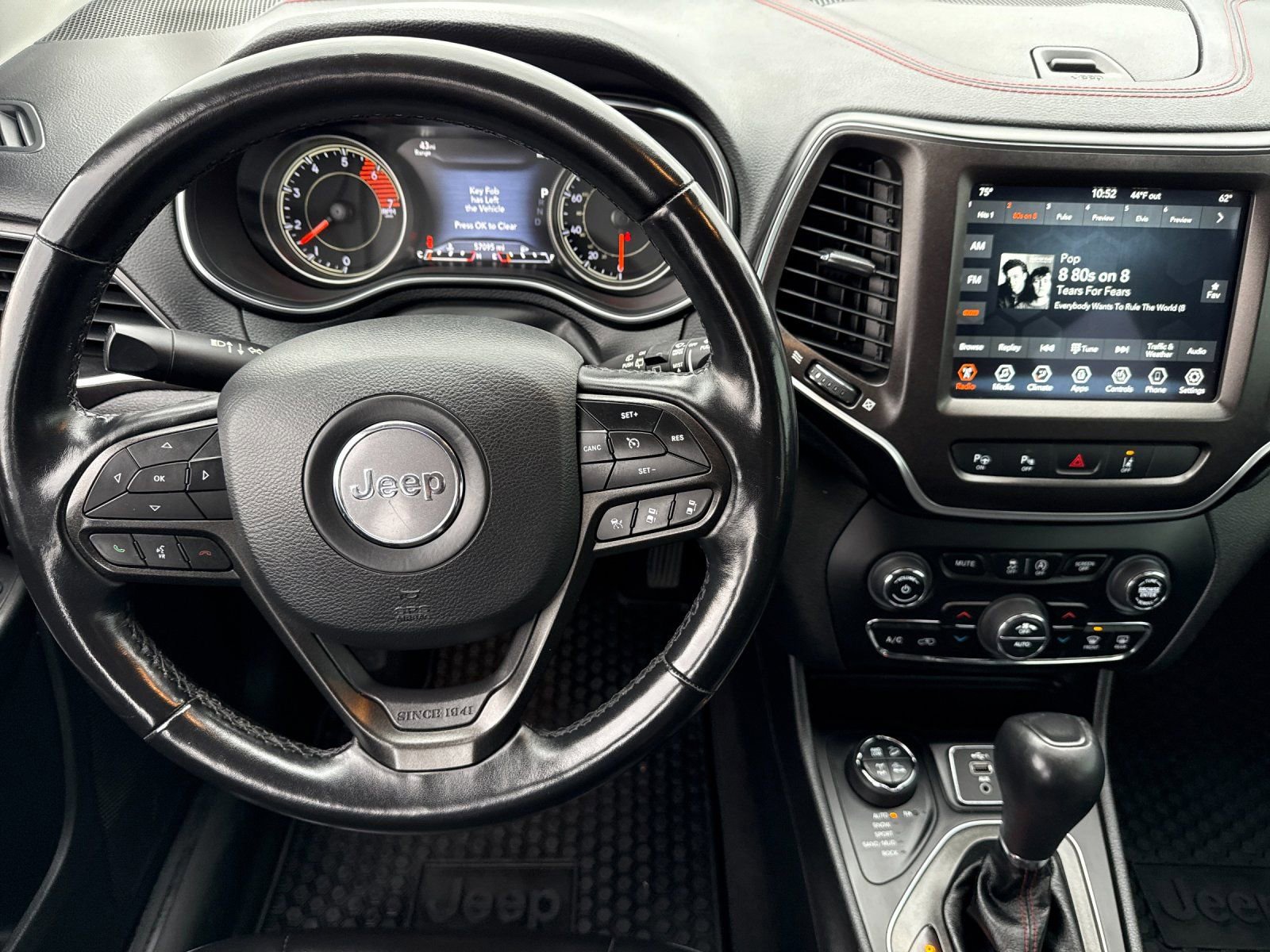 Used 2020 Jeep Cherokee Trailhawk w/ Technology Group image 17