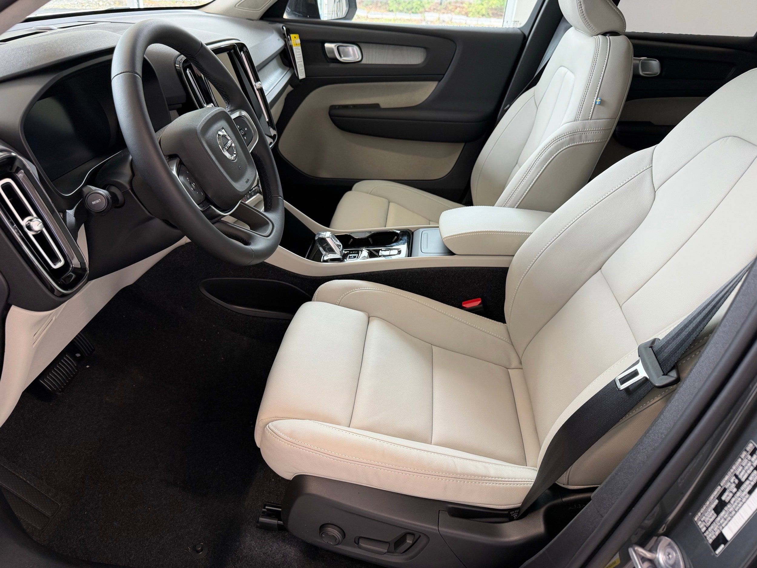 New 2026 Volvo XC40 B5 Plus w/ Climate Package AWD/4WD image 11