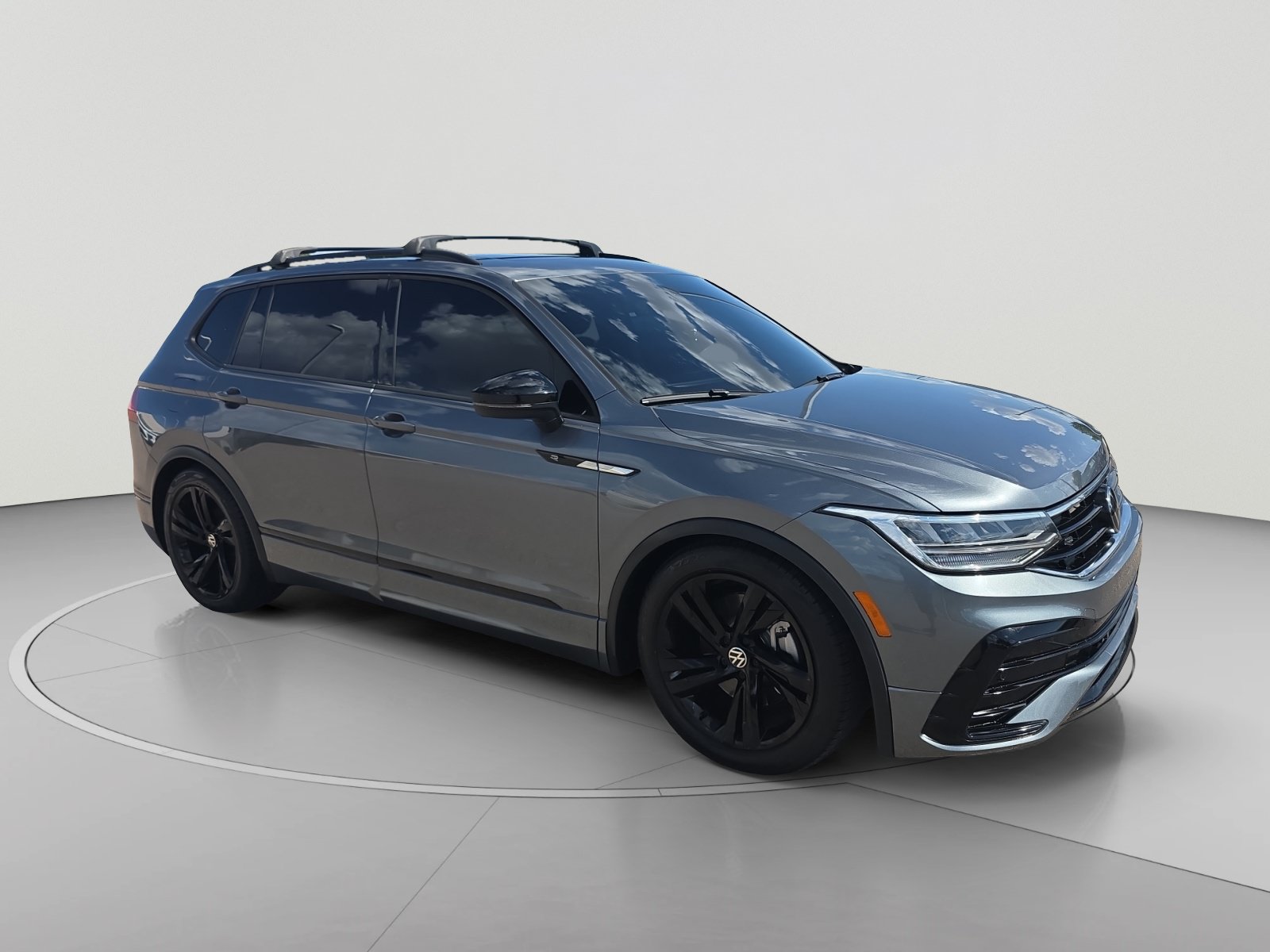 Used 2024 Volkswagen Tiguan SE R-Line FWD image 7