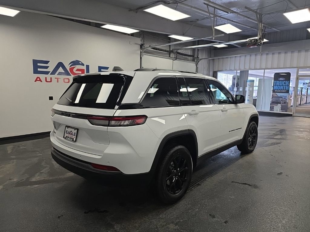 New 2026 Jeep Grand Cherokee Altitude AWD/4WD image 11