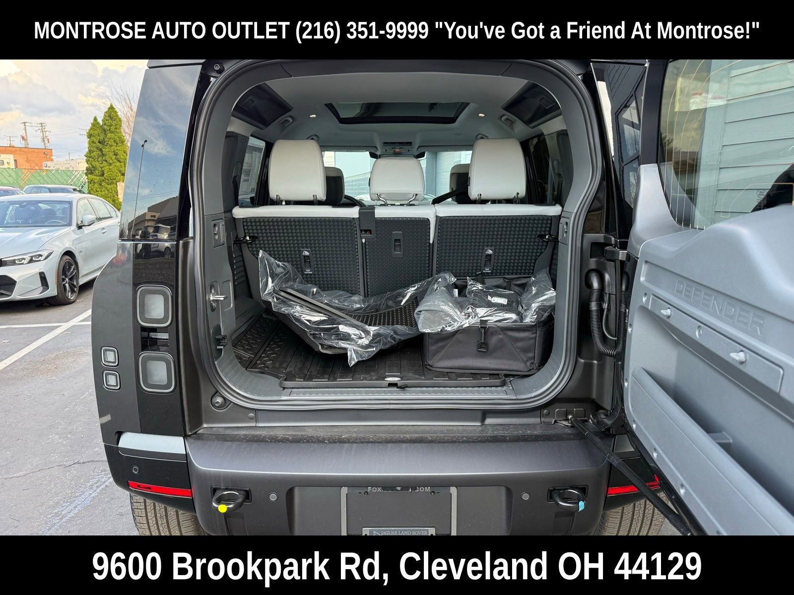 New 2026 Land Rover Defender 110 X-Dynamic SE image 43