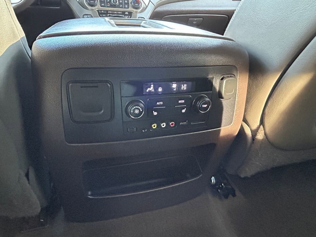 Used 2015 GMC Yukon Denali w/ Premium Package image 23