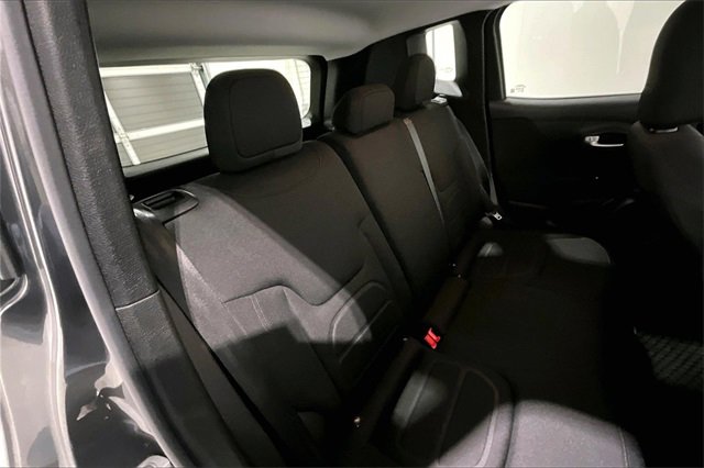 Used 2019 Jeep Renegade Latitude w/ Cold Weather Group image 26