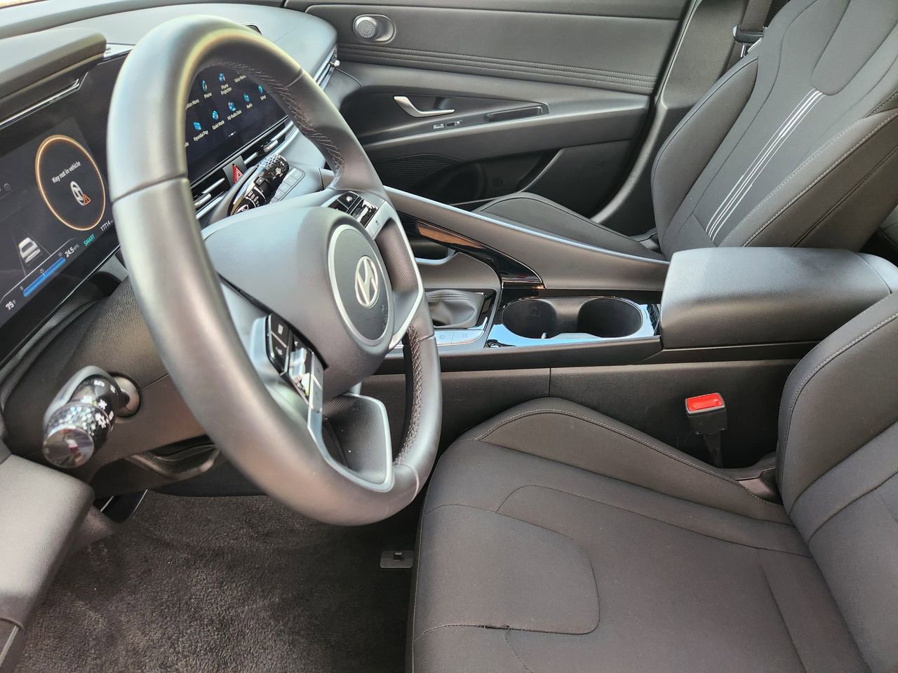 Used 2025 Hyundai Elantra SEL FWD image 12