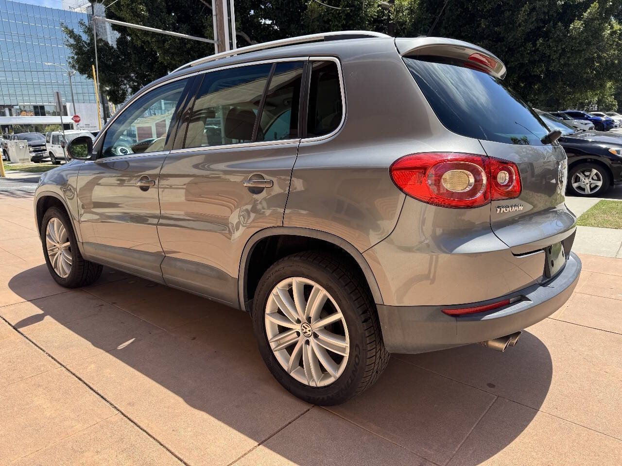 Used 2009 Volkswagen Tiguan S FWD image 5