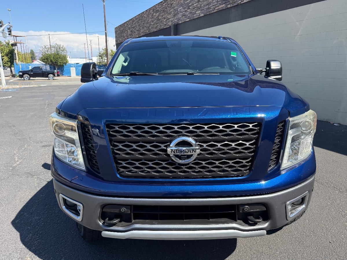Used 2017 Nissan Titan PRO-4X w/ Pro-4x Convenience Package AWD/4WD image 5