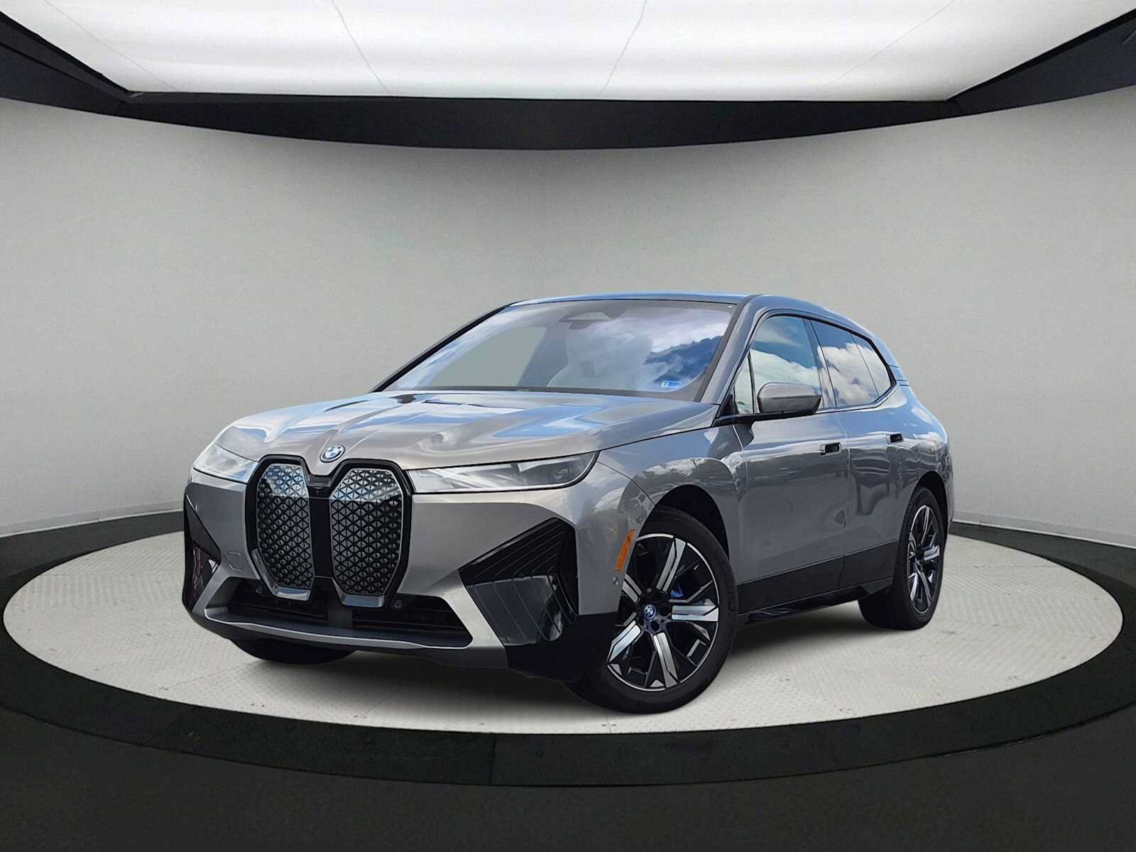 Used 2024 BMW iX xDrive50 w/ Sport Package AWD/4WD video 1