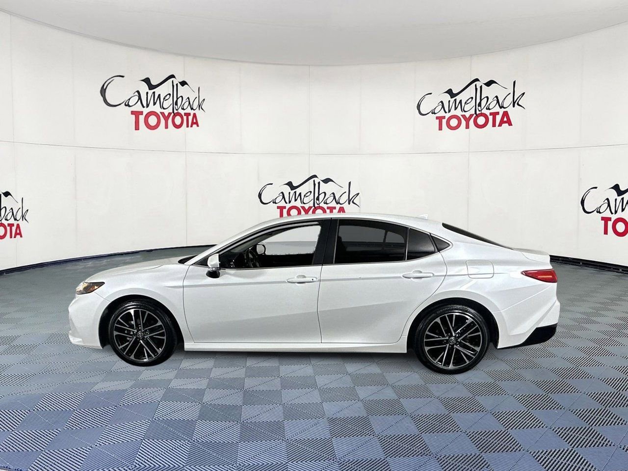 Used 2025 Toyota Camry XLE image 4