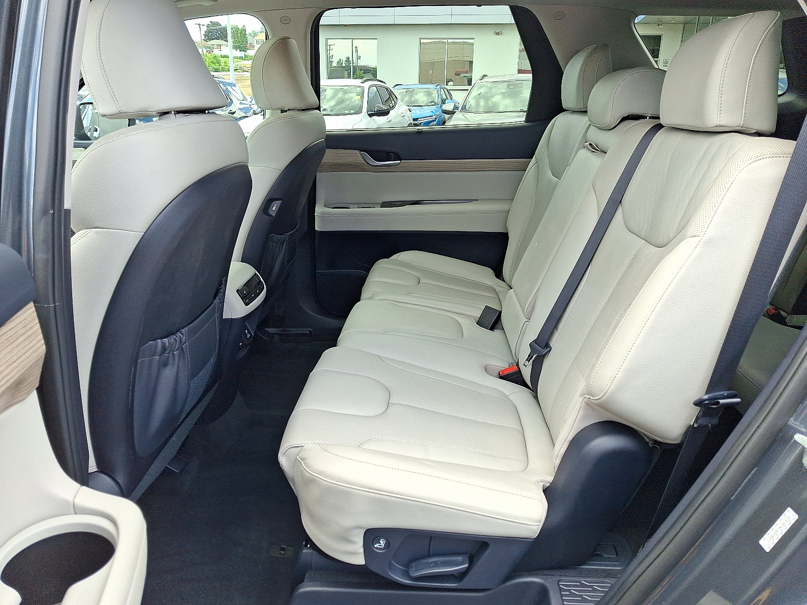 Used 2022 Hyundai Palisade SEL w/ 8P Bench Seat Package AWD/4WD image 11