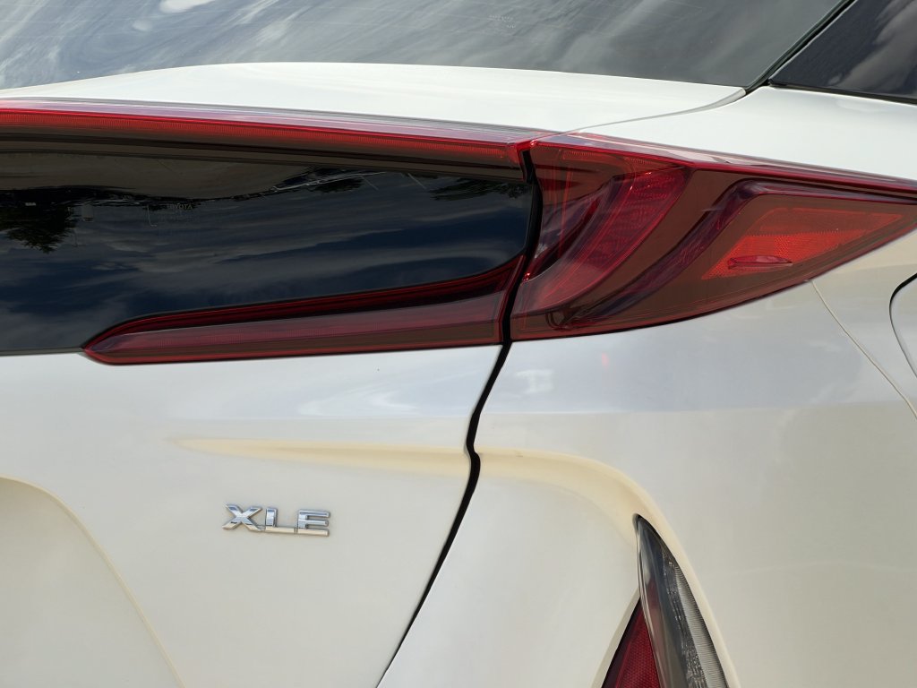 Used 2020 Toyota Prius Prime XLE FWD image 6