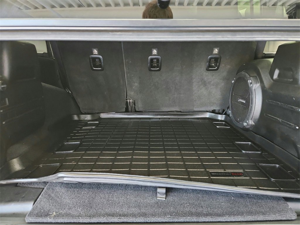 Used 2018 Jeep Wrangler Unlimited Sahara w/ Uconnect 4C Nav & Sound Group image 28