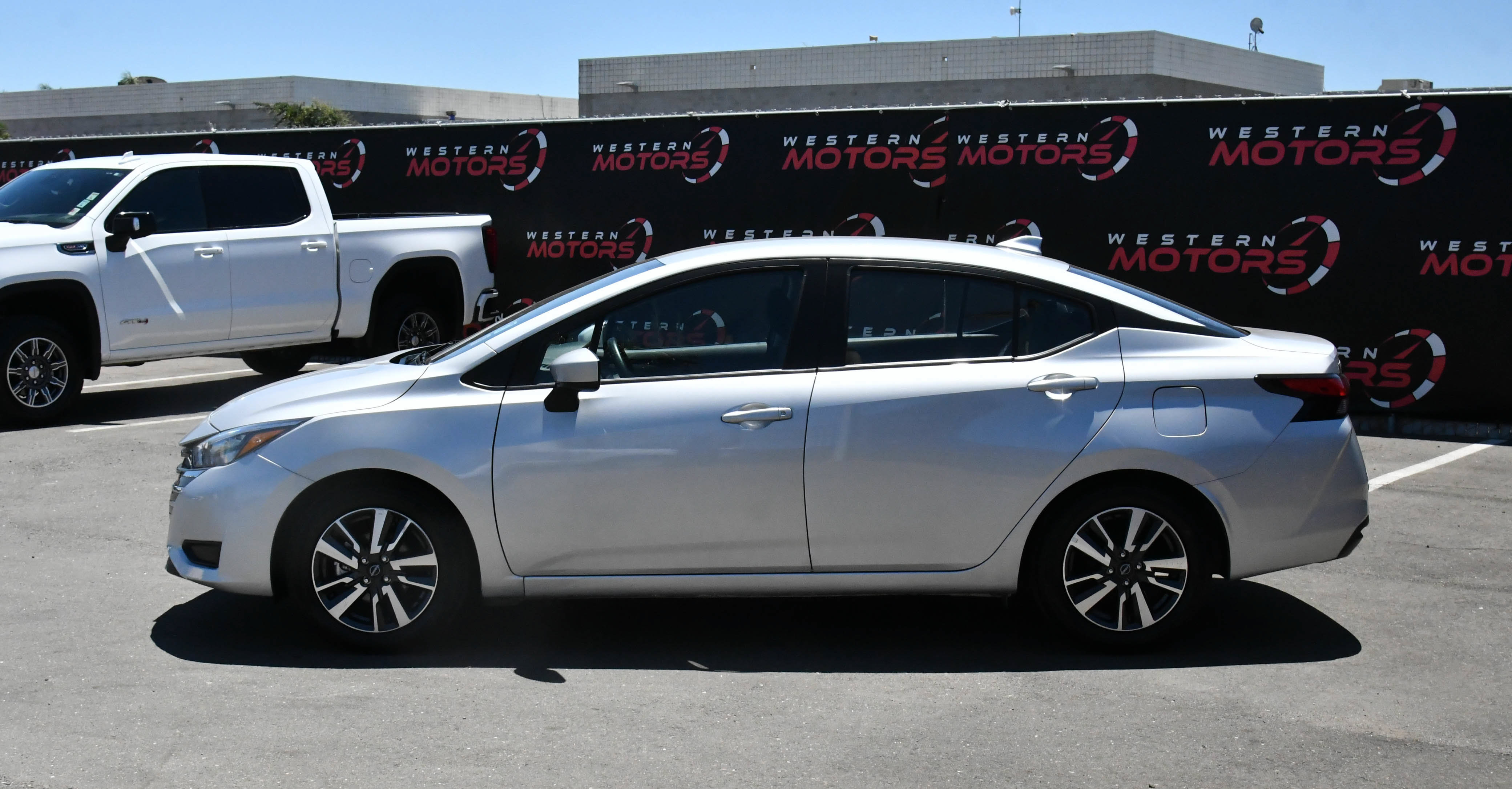 Used 2025 Nissan Versa SV FWD image 4