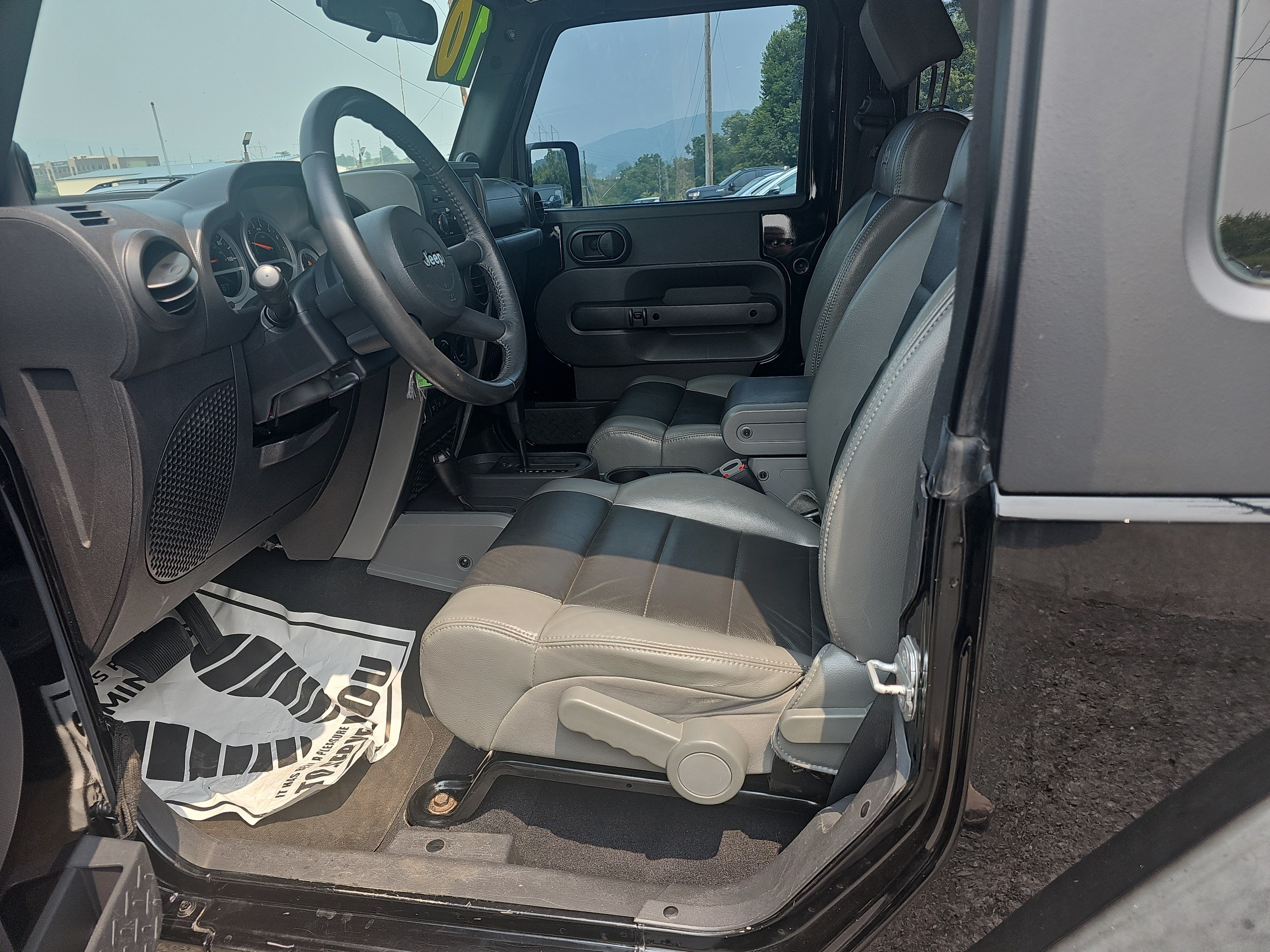 Used 2010 Jeep Wrangler Rubicon w/ Dual Top Group AWD/4WD image 12