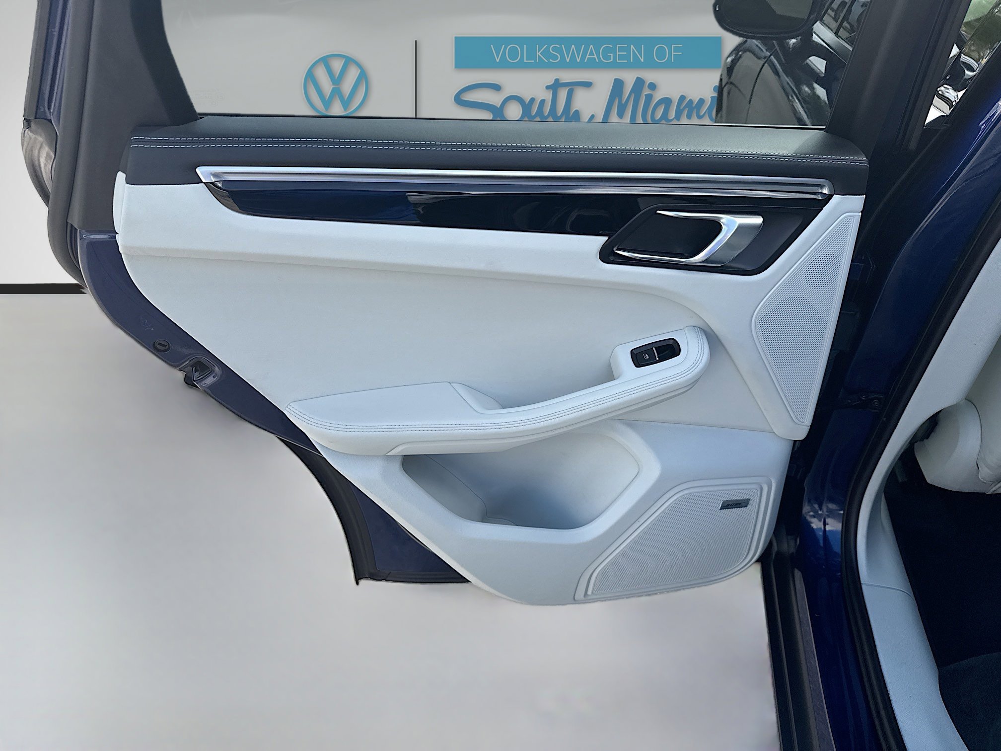 Used 2022 Porsche Macan w/ Premium Package Plus image 24